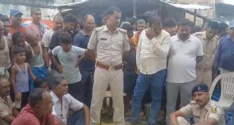 Muzaffarpur Bihar news : shopkeeper protest against accused demand to action police investigate