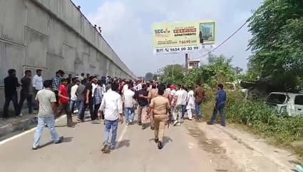 Attempts to block the Panchayat, stones pelted at police, chased away with batons