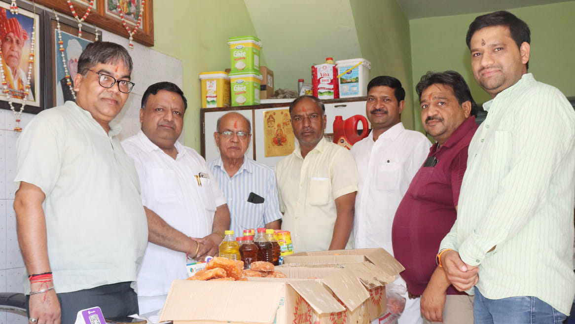 Invitation for Agroha Dham fair reached the traders of the city.
