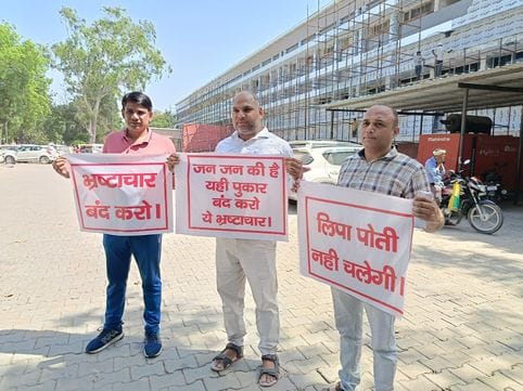 Questions raised about the quality of the renovation of the old building, slogans raised outside the hospital