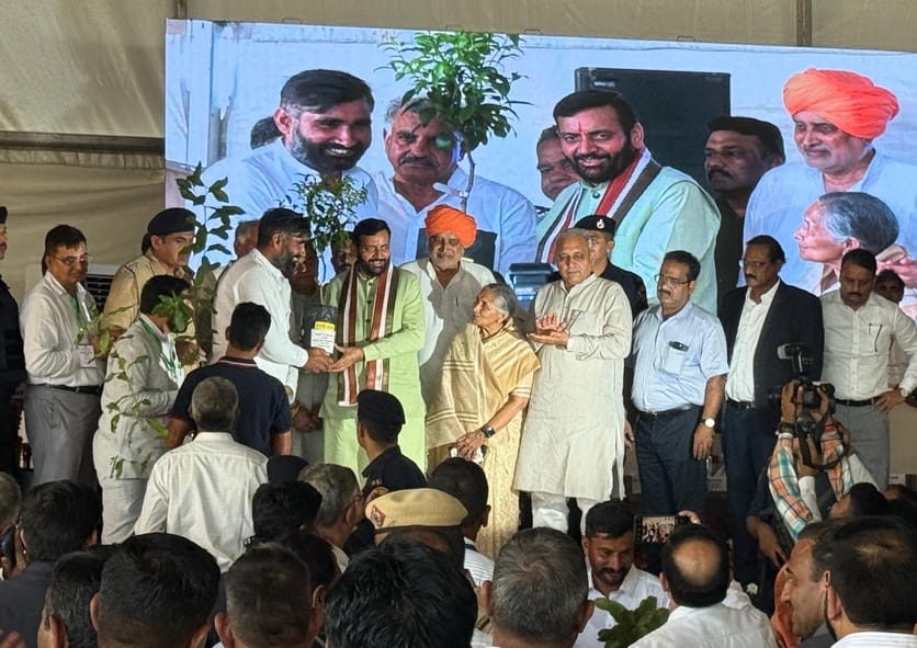 Progressive farmer of Safakheri Khedi honored by CM