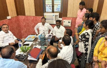 On the complaint, both ACMOs reached the health center Sathiyawan