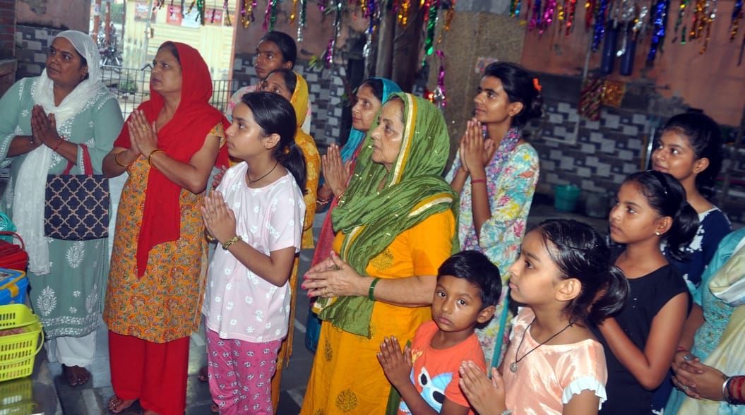Worship of Goddess Shailputri on the first day of Navratri: Devotees queue up at the Mother's court.