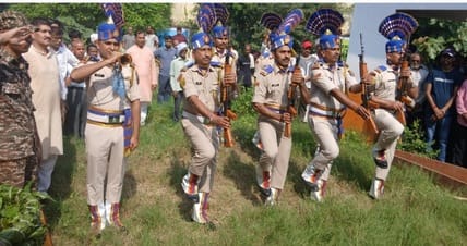 Vinod Vishwakarma was immersed in the five elements with military honours.