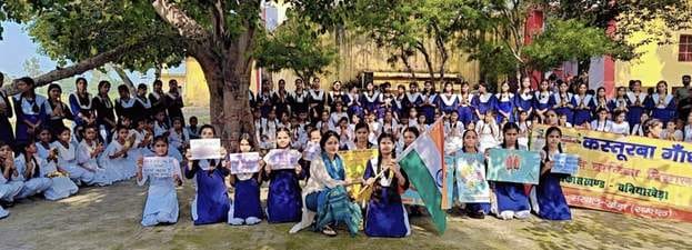 The girl students took a pledge for drug de-addiction and a clean India.