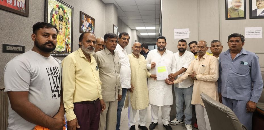 Demand to remove the garbage dumping point behind Baba Dham