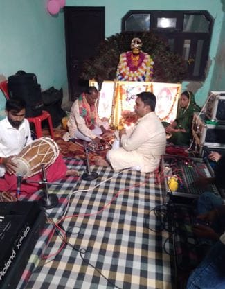 Artists sang the praises of Baba Shyam.