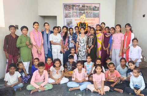 Girls celebrated the first anniversary of Song Emperor Master Nekiram Club