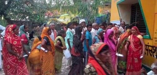 Farmers' uproar over fertilizer; two women faint in line