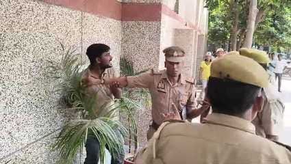 The accused of making obscene photos of a mother and daughter viral beat up a woman in front of the District Magistrate's office