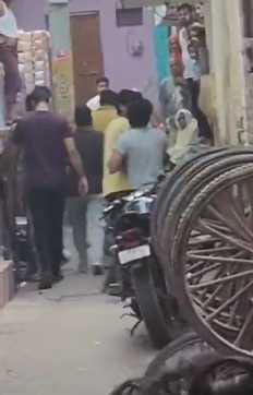 Controversy over e-rickshaw collision, Kashmiri Gate vandalized
