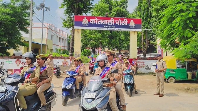 On the first day of Navratri, the Anti-Romeo team warned the miscreants.