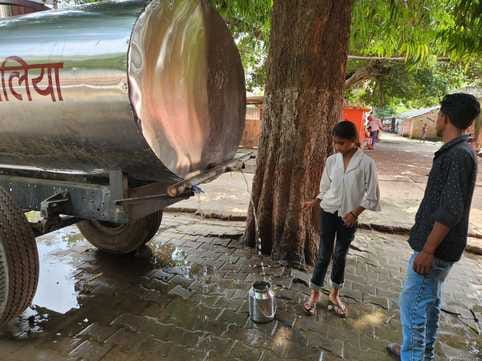 Oxygen and water supplies have been disrupted, with patients and health workers starving for water for 36 hours.