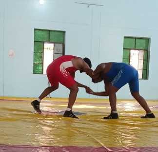 10 wrestlers were selected