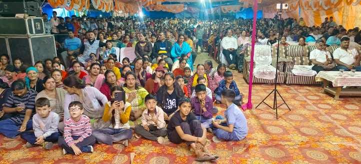 The audience danced on Mandi Ri Banki Chhoriye...