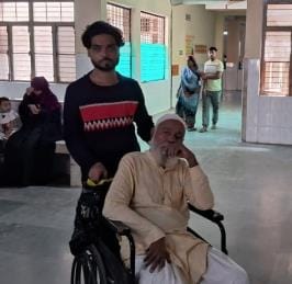 Ward boy absent, attendants kept pulling the stretcher