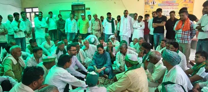 BKU staged a sit-in at Mahavan Tehsil.
