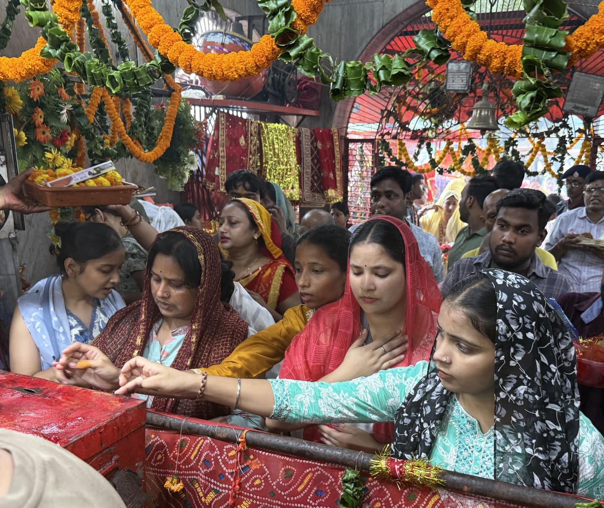 Gorakhpur News: Sharadiya Navratri: Chants of Jai Mata Di echo in the temples