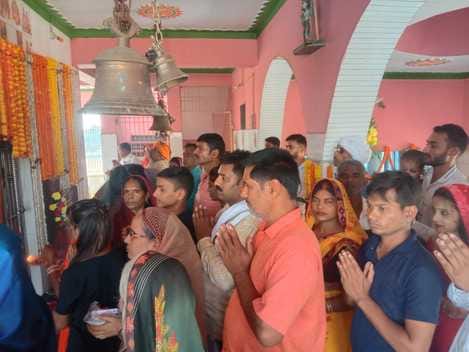 Crowds of devotees gathered to worship Maa Brahmacharini, cheering and chanting