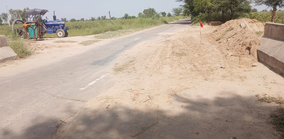 Rattakheda Kharif Channel bridge collapses, posing a threat to motorists