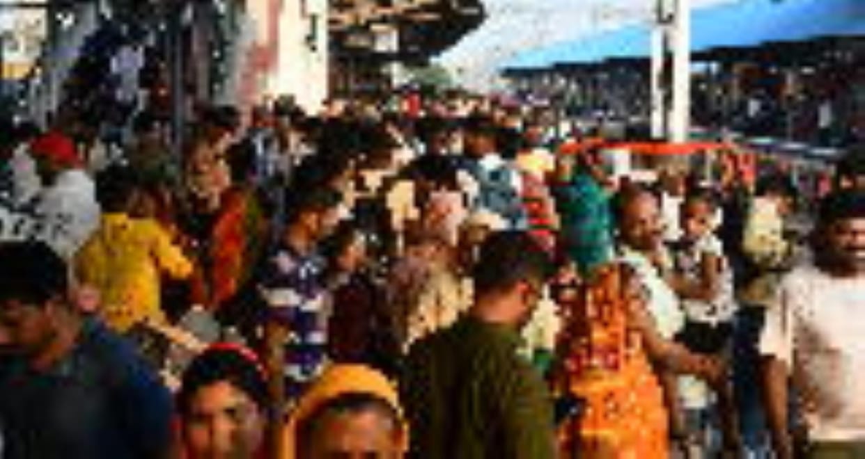 Gorakhpur News: Mega Block: Crowds gathered in trains coming from Bihar... jostling to board