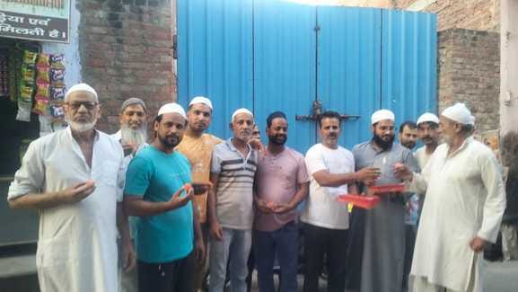 Samajwadi Party workers distributed sweets on the release of Azam Khan.