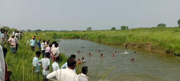 Teenage girl drowned in her father-in-law's Khaderi while she was cutting grass for a broom