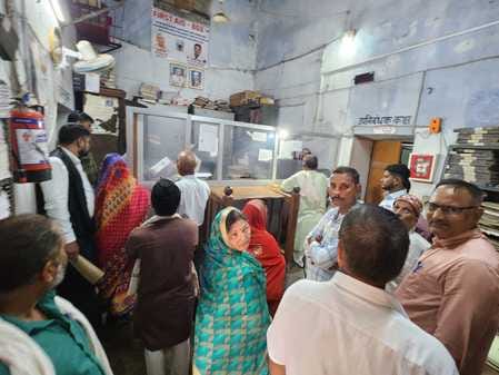On the first day of Navratri, there was a rush of land, house and flat buyers, 36 got the registry done.