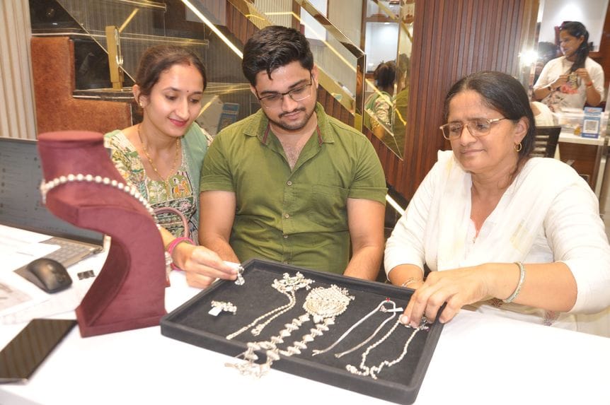 The jewellery market is expected to boom during Navratri, Dussehra, Dhanteras and Diwali.