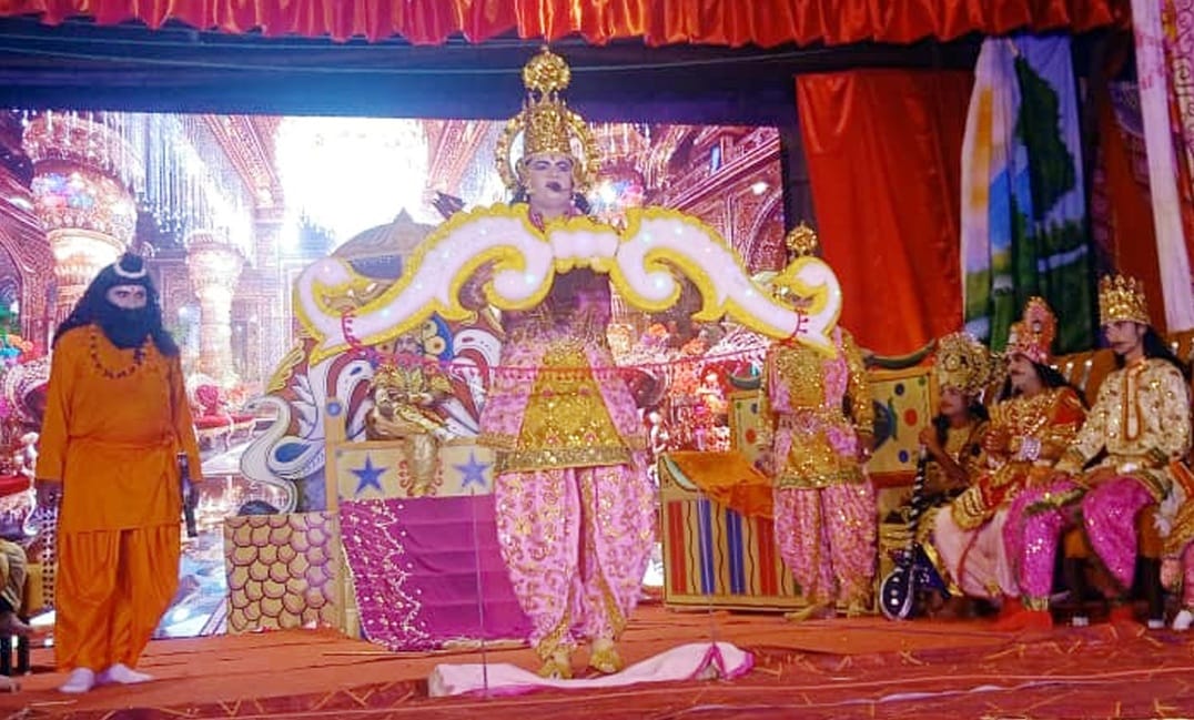 The pandal resounded with the killing of Tadka, Sita's Swayamvar captivated the hearts.