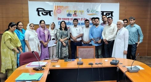 Three Gram Panchayats of the district topped in the cleanliness campaign, honored by the CEO