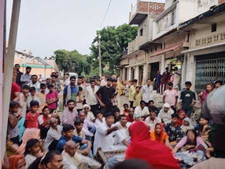 Baurbyas road was blocked by keeping the dead body on the road for two and a half hours.