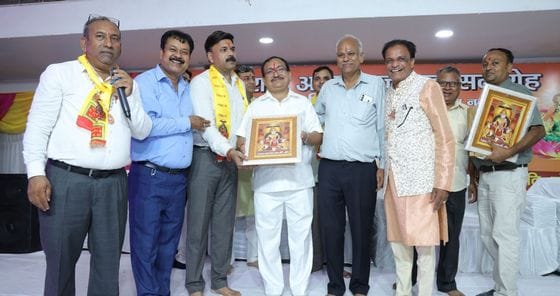 On Agrasen Jayanti, 18 cakes were cut and 18 kg of laddu prasad was distributed.