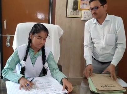 Sonam became the BEO for a day and advised the students to concentrate on their studies.