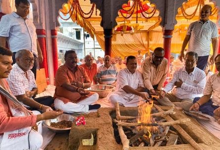 Worshiped and performed havan of Maharaja Agrasen and clan goddess Mahalakshmi.