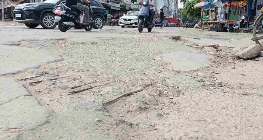 Potholes on the roads will be filled with Rs 48 lakh.