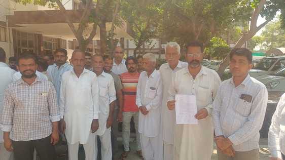 Dissatisfaction over water not reaching the distributory