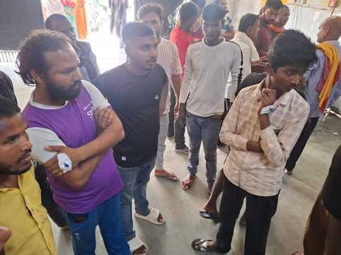 Amid the noise of a thief, there was a sound of firing, two people were hit by pellets.
