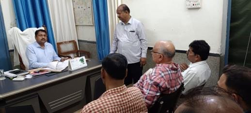 A three-member committee will investigate the issue of working for more than eight hours.