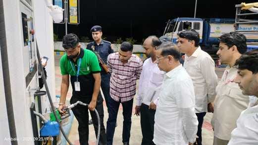 Minister Rajesh Nagar conducted a surprise inspection of the petrol pump.