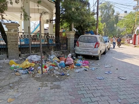 Kullu buried under its own garbage heaps... the stench is suffocating