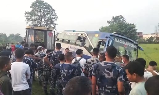 Siddharthnagar News: Bus accident in Nepal, three injured