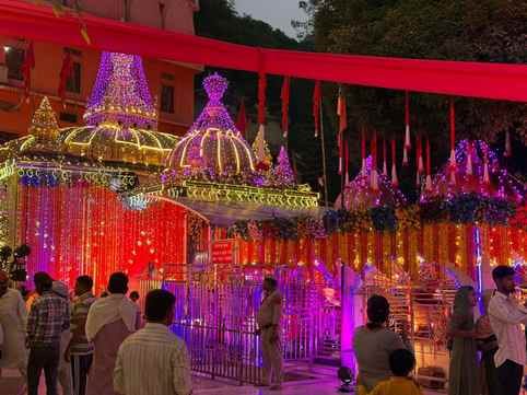 10,300 devotees bowed down at Jwalamukhi, Bajreshwari and Chamunda