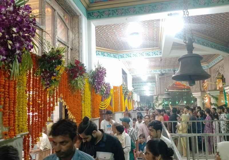 Devotees gathered to have darshan of the Mother Goddess and sang hymns.