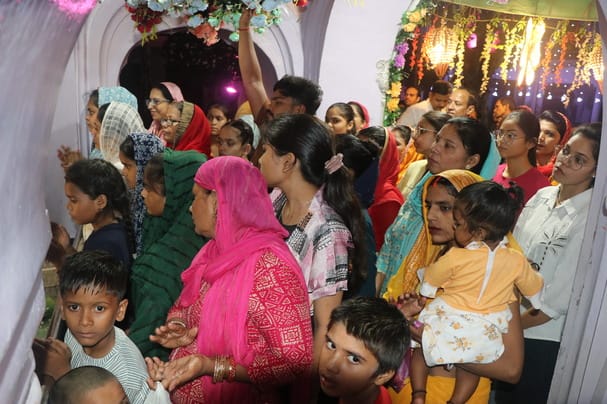 There was a long queue of devotees to pay obeisance at the goddess temples.