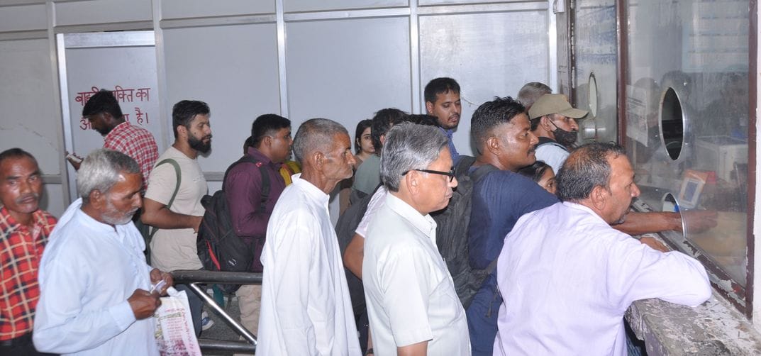 As festivals approach, trains are full, increasing difficulties for passengers