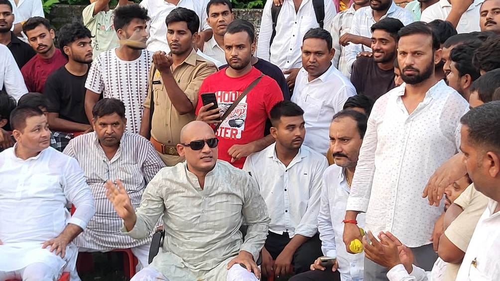 Former BJP MLA holds Mahapanchayat, says he will boycott shopkeepers from other castes
