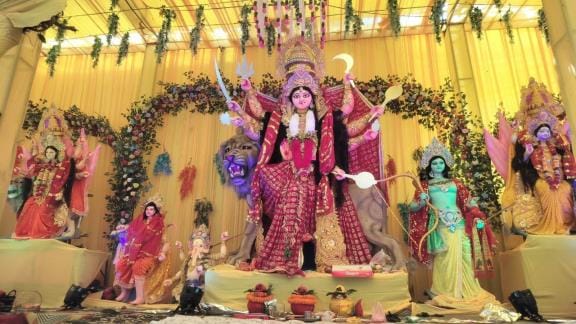 Worship of Goddess Chandraghanta took place, and devotees gathered in large numbers.