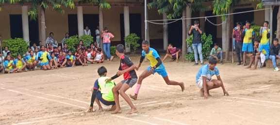 In sports, the teams of Sugandhnagar, Pathakpur and Parsaua won.