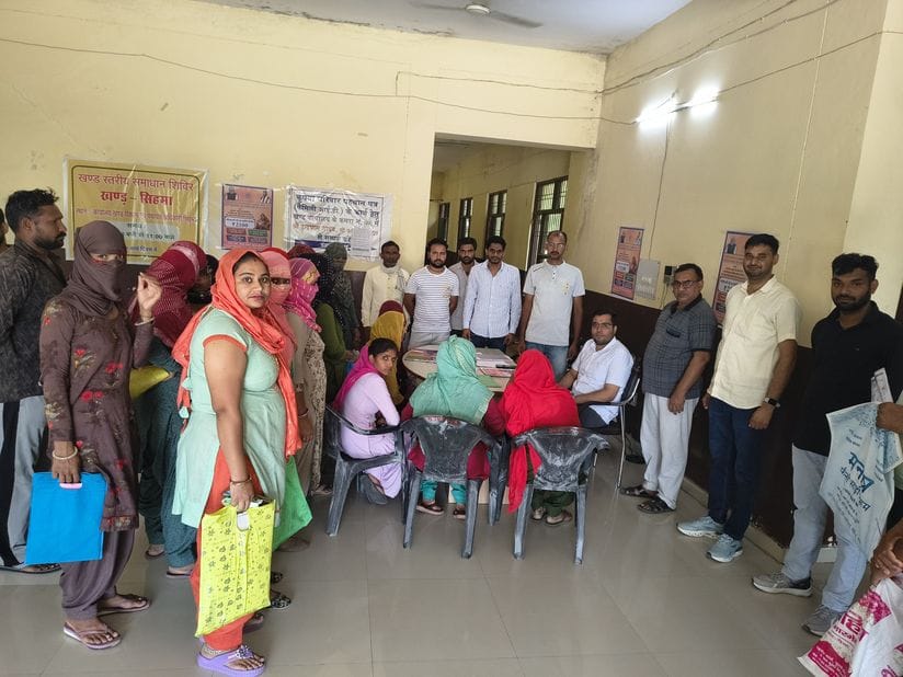 Women arrived to register for the Lado Laxmi scheme.